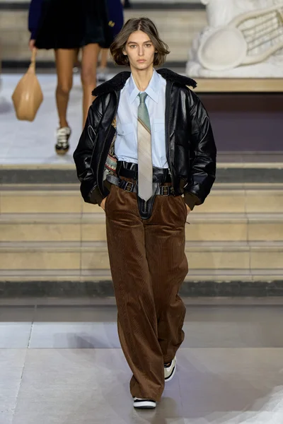 Look 19
